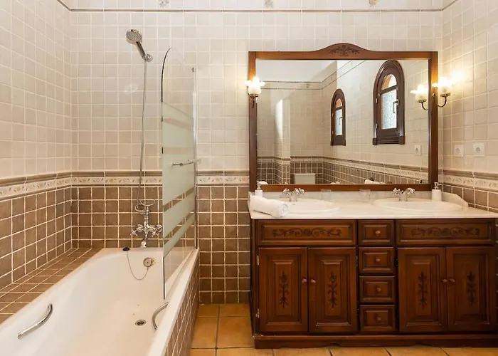 Villa Helen - Heated Pool Wifi Smarttv Barbecue *