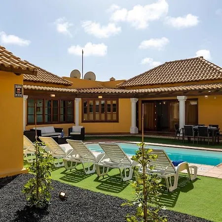 Helen - Heated Pool Wifi Smarttv Barbecue Villa Corralejo